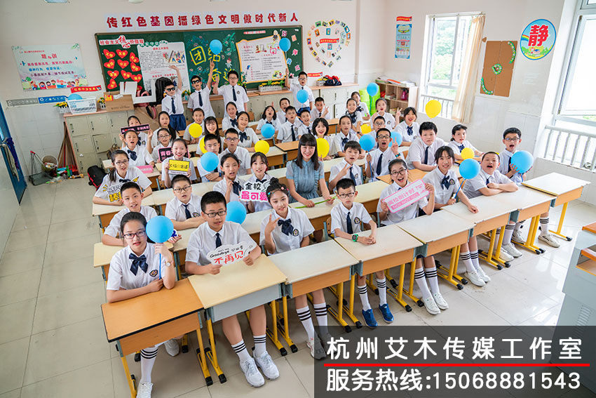 1631026697180056.jpg 在班级里面拍摄的集体照