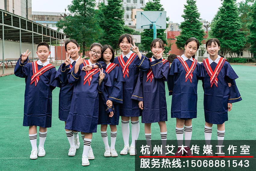 1631027063238140.jpg 统一服装的自由组合的集体照拍摄